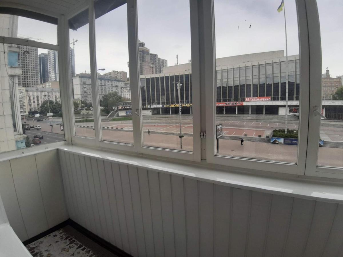 Двухкомнатная Вид На Дворец Украина Kiev Ngoại thất bức ảnh